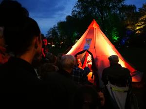 Märchenerzähl-Veranstaltung im Märchentipi beim Lichterfest im Park